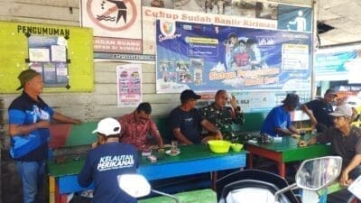Babinsa Muara Muntai Ilir Pastikan Wilayah Binaan Aman, Lakukan Komsos di Warung Kopi