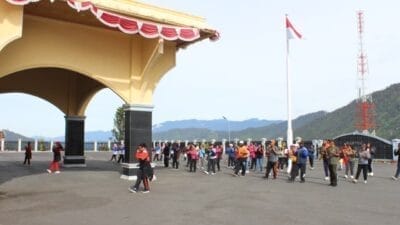 Menghadiri Senam Jumat Sehat Kolaborasi Bersama Pemda Kabupaten Puncak Jaya