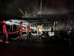 Aksi Cepat, Tanggap dan Sigap Prajurit Lanal Nunukan Laksanakan Pemadaman Kebakaran