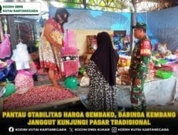 Pantau Stabilitas Harga Sembako, Babinsa Kembang Janggut Kunjungi Pasar Tradisional