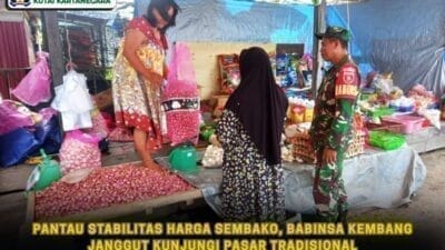 Pantau Stabilitas Harga Sembako, Babinsa Kembang Janggut Kunjungi Pasar Tradisional