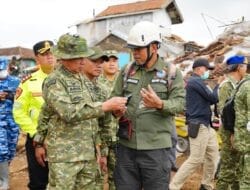 Panglima TNI Tinjau Lokasi Longsor Cisarua