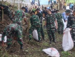 Dandim Bojonegoro Bersama Forkopimda Bersih-Bersih Bantaran Sungai Bengawan Solo