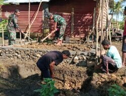 Personel Satgas TMMD Ke-127 Kodim 1514/Morotai Lanjutkan Pembangunan MCK di Desa Dehegila