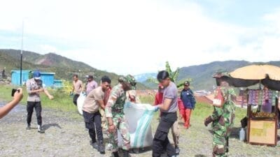 Karya Bakti Gabungan TNI-Polri dan Pemda: Pembersihan Sampah di Pasar Mama-Mama (Nagalomuni) Mulia Kota