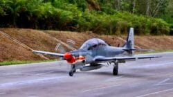 TNI Berhasil Laksanakan Uji Coba Pendaratan F-16 dan Super Tucano di Ruas Tol JTTS Lampung