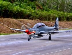 TNI Berhasil Laksanakan Uji Coba Pendaratan F-16 dan Super Tucano di Ruas Tol JTTS Lampung