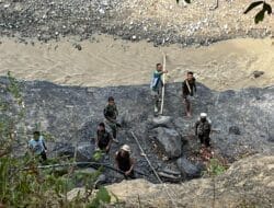 Satgas TNI AD Pimpin Gotong Royong, 550 Meter Pipa Air Bersih Terpasang di Desa Jamat