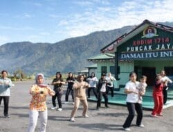 Senam Jum’at Sehat Bersama, Cara Ibu Persit Kodim 1714/Puncak Jaya Tampil Bugar Dan Sehat