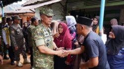 Wakil Ketua I Satgas PRR Letjen TNI Richard Tampubolon Dampingi Menko PMK Penyerahan Bantuan Stimultan Rumah Rusak Pascabencana di Sumatera
