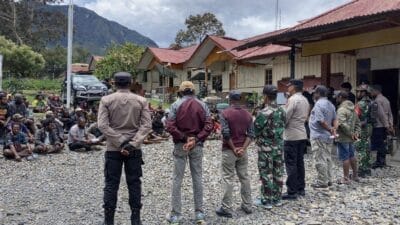 Koramil 1714-01/Ilu Kawal Aksi Demo Damai Masyarakat Distrik Ilu (20 Kampung) di Kabupaten Puncak Jaya