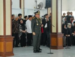 Panglima TNI Pimpin Upacara Penyerahan Jenazah dan Ikuti Upacara Pemakaman Wapres ke-6 RI