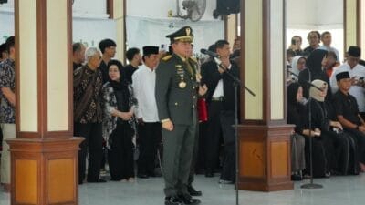Panglima TNI Pimpin Upacara Penyerahan Jenazah dan Ikuti Upacara Pemakaman Wapres ke-6 RI