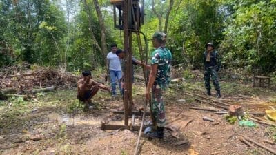 Personel TMMD Lanjutkan Pengeboran Sumur Bor di Desa Maba