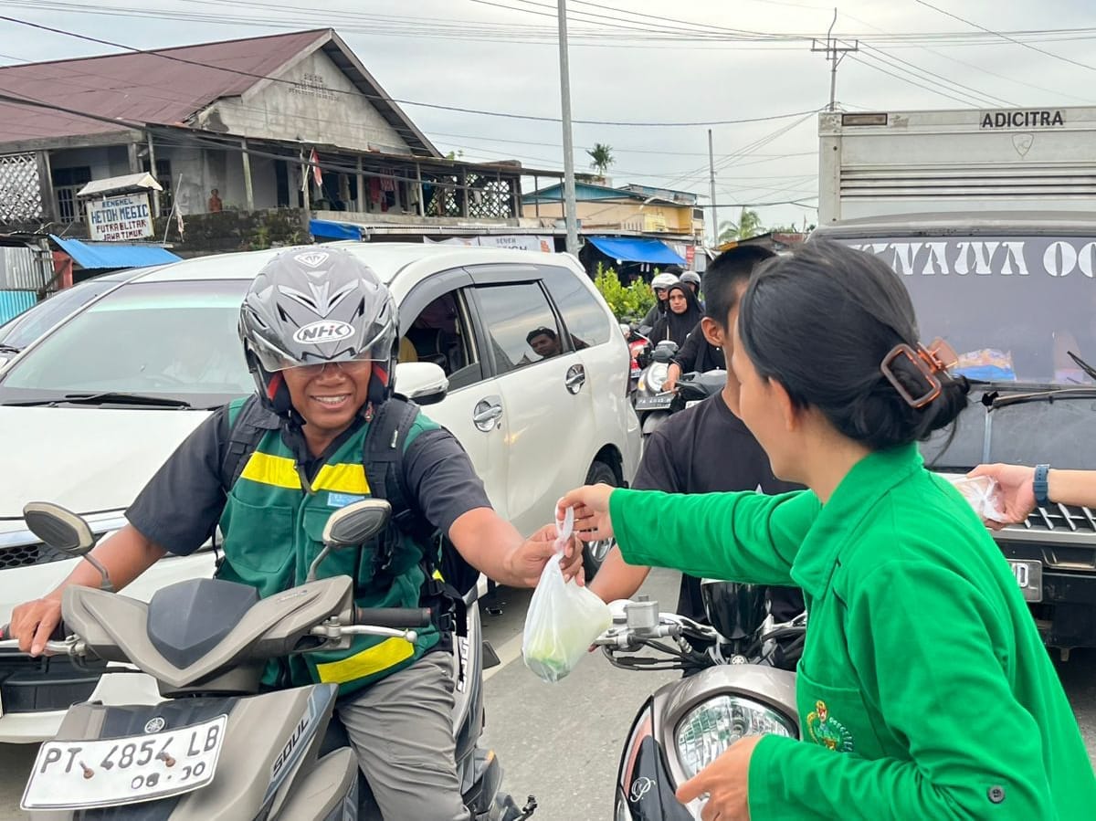 Ramadhan Berkah, Koramil Kuala Kencana dan Koramil Jila Bagikan 500 Paket Takjil