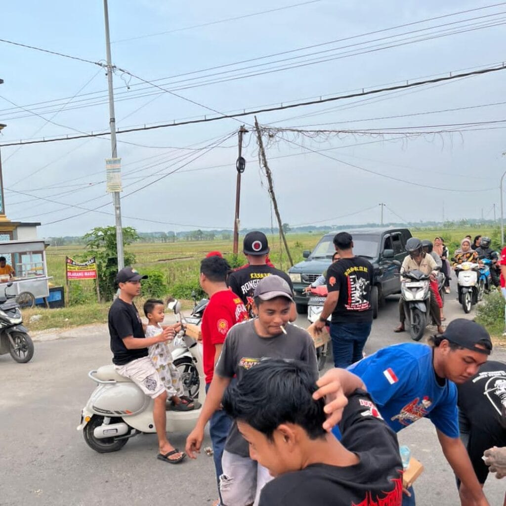 LRN Widang Bersama Tim Sangkur Nusantara Gelar Bagi Takjil 10 IMG 20260316 WA0005