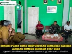 Kondisi Puasa Tidak Menyurutkan Semangat Babinsa Lakukan Komsos Bersama Staf Desa