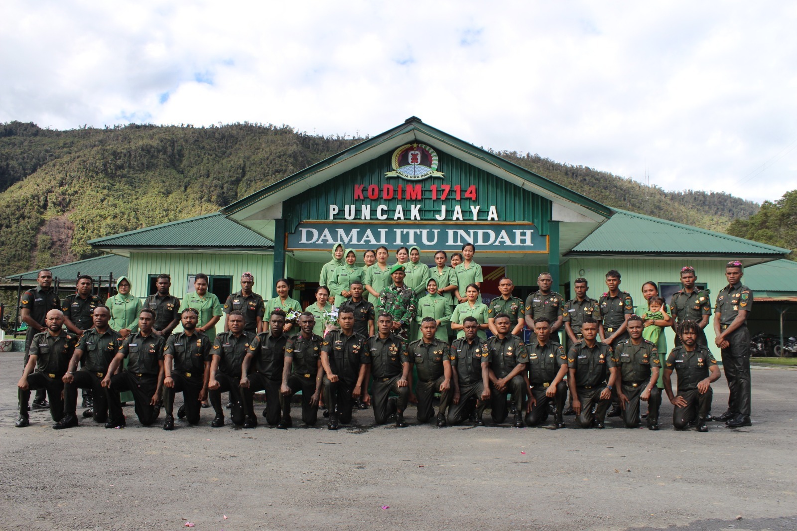 Kodim 1714/Puncak Jaya Gelar Upacara Korps Kenaikan Pangkat Bintara