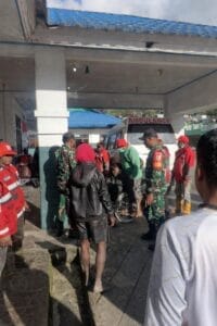 Evakuasi dan Pelayanan Kesehatan Warga Korban Pembakaran Honai Oleh KKB