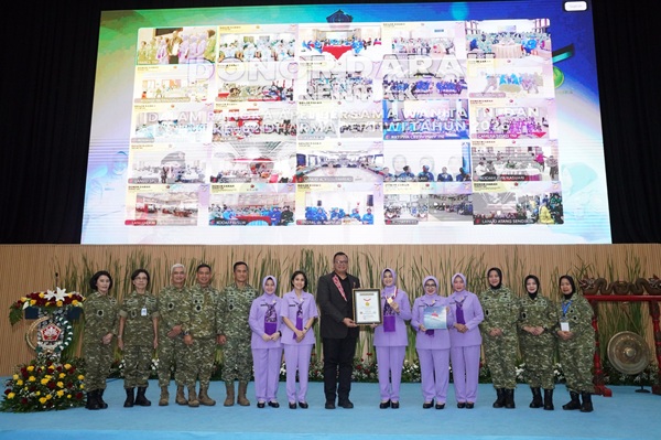 Donor Darah Serentak Wanita TNI dan Dharma Pertiwi Raih Rekor MURI