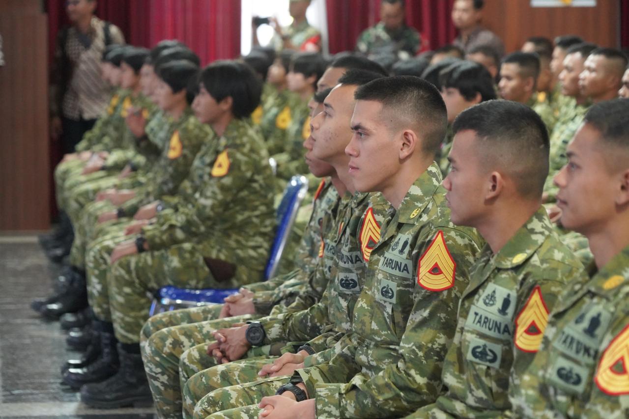 Ketua Komisi IV DPR RI Berikan Pembekalan dan Hadiri Jamuan Bersama Taruna Akademi TNI dan Akpol di Akmil