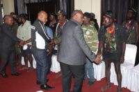 Kodim 1714/Puncak Jaya dan Polri Kawal Ketat Gubernur Papua Tengah Tinjau Korban Insiden Sinak, Instruksikan Status Tanggap Darurat dan Biaya Medis Ditanggung Penuh