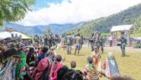 Kodim 1714/Puncak Jaya Peduli Pengungsi dan Salurkan Bantuan Kemanusiaan di Kampung Tirineri