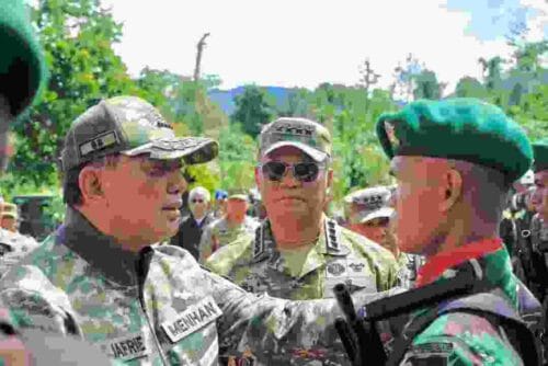 Wapang TNI Dampingi Menhan RI Tinjau Kesiapan Yonif TP 805/KSW di Papua Barat Wapang TNI Dampingi Menhan RI Tinjau Kesiapan Yonif TP 805/KSW di Papua Barat
