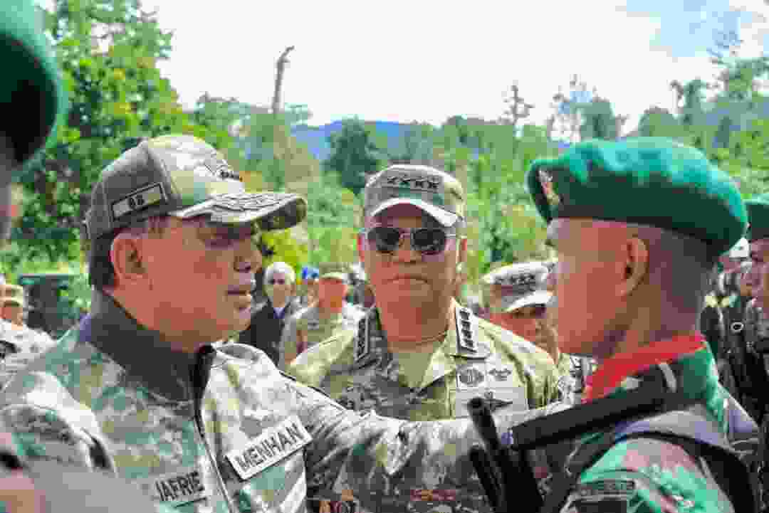 Wapang TNI Dampingi Menhan RI Tinjau Kesiapan Yonif TP 805/KSW di Papua Barat