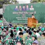 Wapang TNI Dampingi Menhan RI Shalat Idul Adha Bersama Prajurit dan Masyarakat di Papua Barat