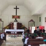 Iman dan Kerohanian Terjaga, Anggota Satgas TMMD ke-128 Kodim 1801/Manokwari Laksanakan Ibadah Minggu Bersama Warga