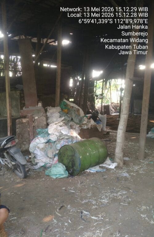 Asap dan Bau Menyengat Teror Warga Minohorejo Widang Tuban, Pengawasan Lingkungan Dipertanyakan Asap dan Bau Menyengat Teror Warga Minohorejo Widang Tuban, Pengawasan Lingkungan Dipertanyakan