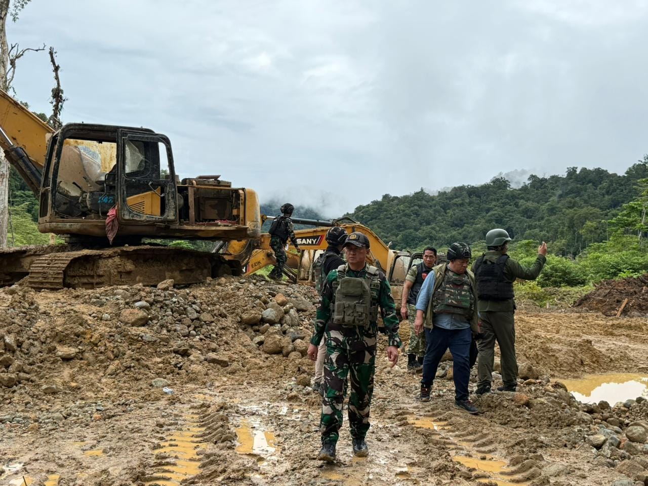 TNI Dukung Penertiban PETI di Wilayah Papua Tengah TNI Dukung Penertiban PETI di Wilayah Papua Tengah