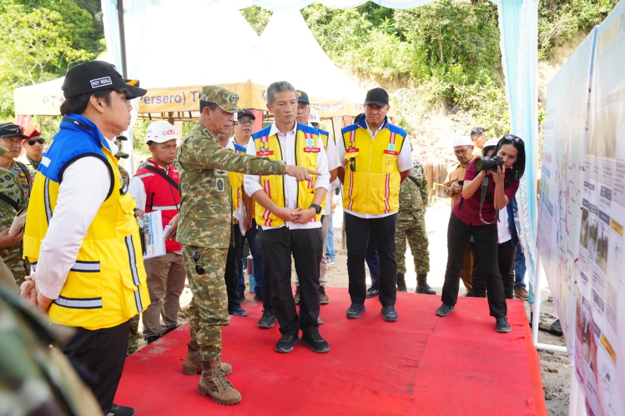 Kasum TNI Melaksanakan Kunjungan Kerja ke Wilayah Kabupaten Tapteng dan Tapsel Sumatera Utara Kasum TNI Melaksanakan Kunjungan Kerja ke Wilayah Kabupaten Tapteng dan Tapsel Sumatera Utara