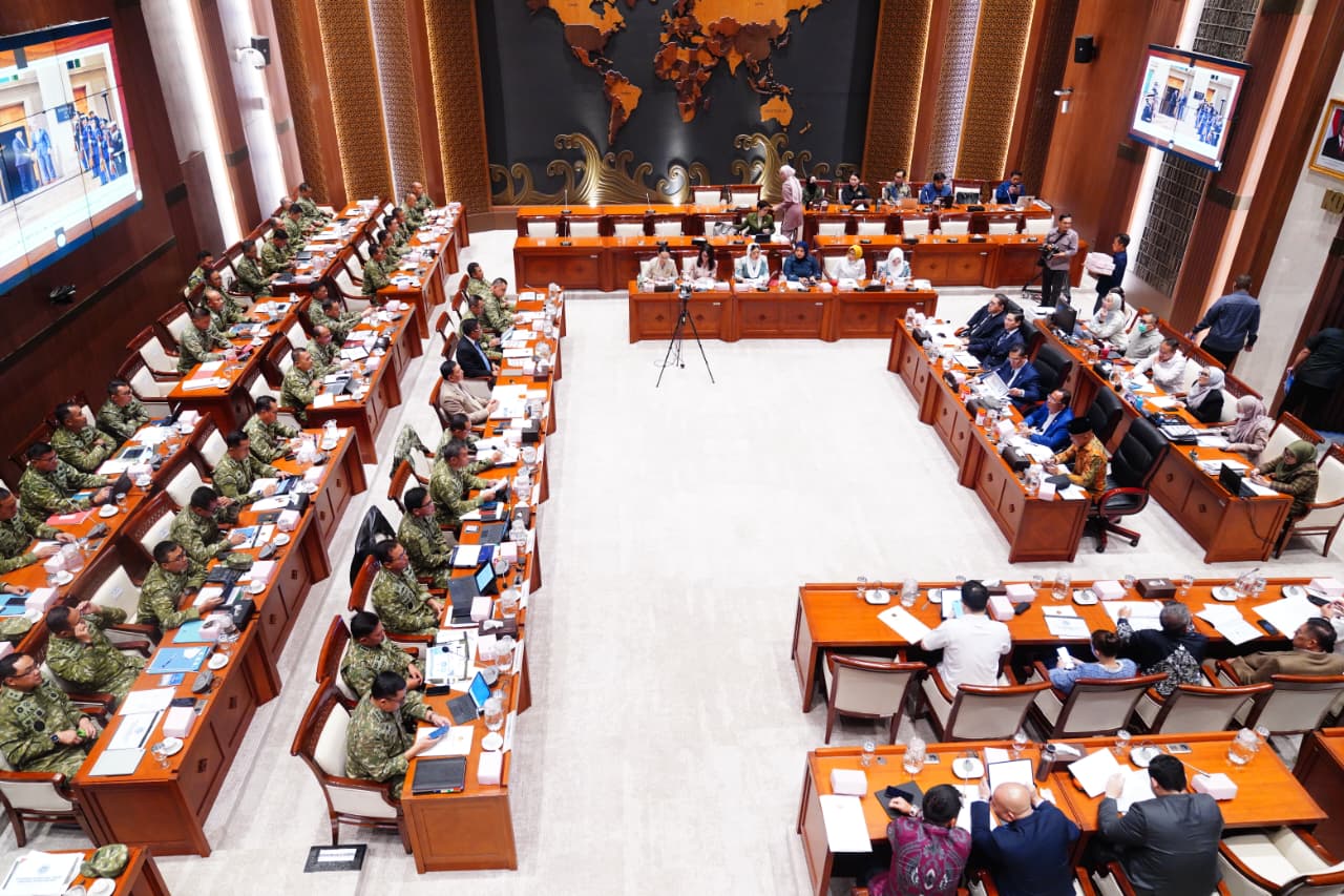 Panglima TNI Hadiri Raker Bersama Komisi I DPR RI Bahas Dinamika Geopolitik dan Misi Perdamaian Dunia Panglima TNI Hadiri Raker Bersama Komisi I DPR RI Bahas Dinamika Geopolitik dan Misi Perdamaian Dunia
