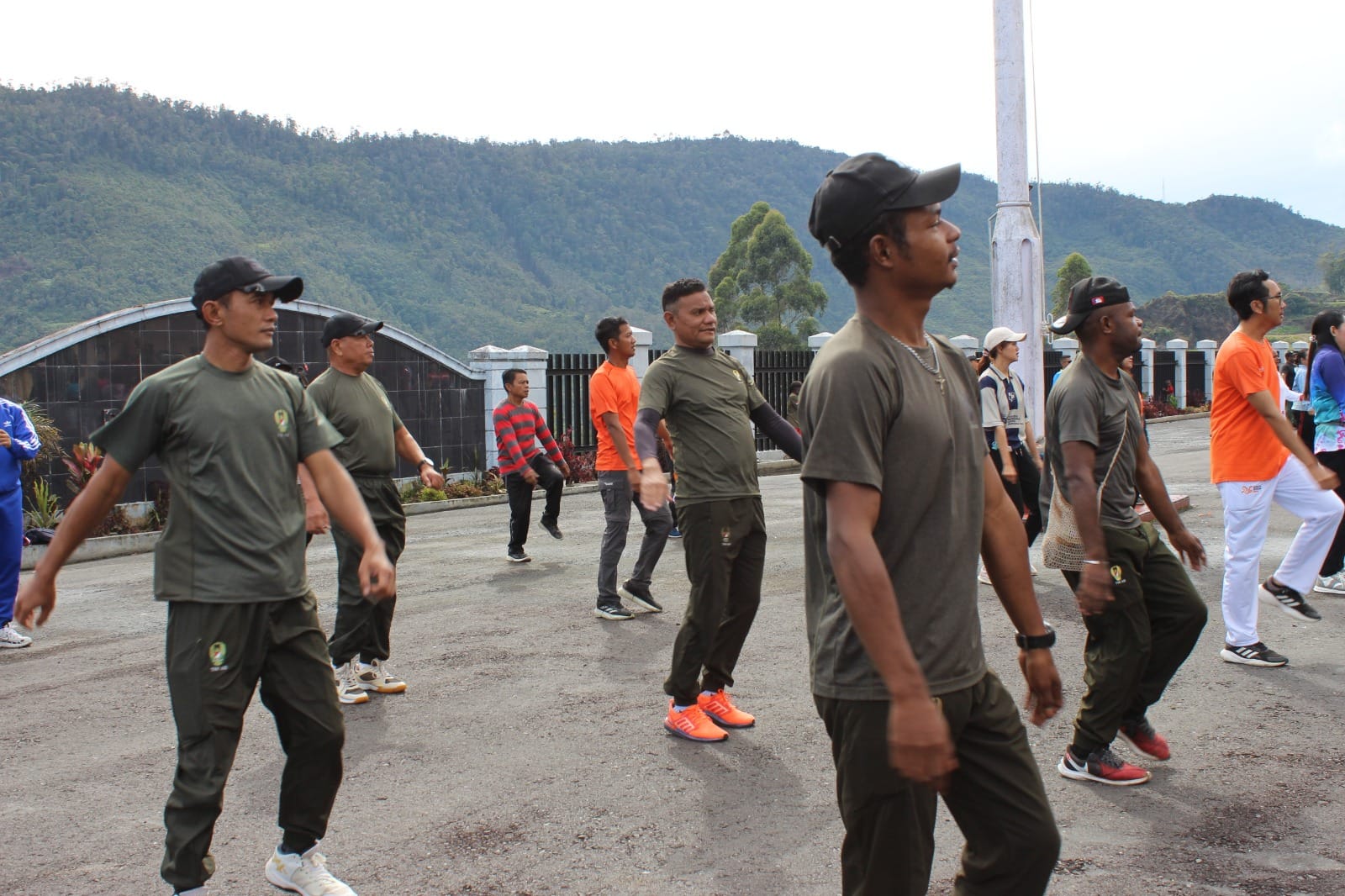 Kodim 1714/Puncak Jaya Bersama Pemda Laksanakan Jumat Sehat Yang Penuh Berkah