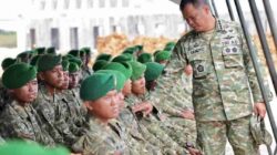 Wapang TNI Dampingi Menhan RI Tinjau Yonif TP 808/Mbaham Matta di Papua Barat
