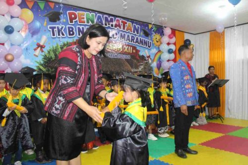 Kodim 1714/PJ dan Ibu Persit Hadiri Penyerahan Serta Penamatan Siswa TK B Nagalo Marannu Angkatan XII Tahun Pelajaran 2025/2026