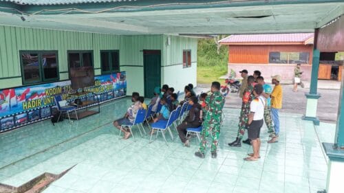 Kodim 1714/Puncak Jaya Gelar Nobar Piala Dunia 2026 Bersama Masyarakat