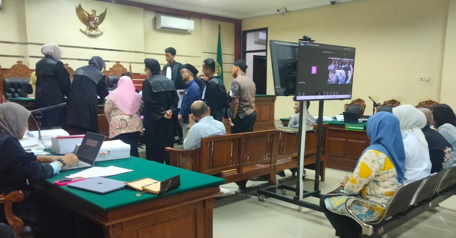 Kasus Lampu Hias Kota Probolinggo, Eks Kadis DLH Belum Beri Tanggapan Kasus Lampu Hias Kota Probolinggo, Eks Kadis DLH Belum Beri Tanggapan