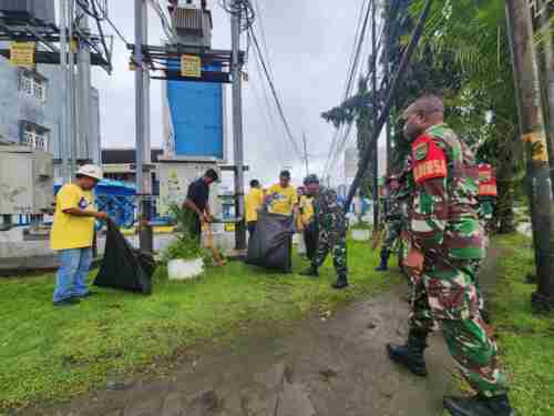 Semangat Gotong Royong, Kodim 1710/Mimika Bersihkan Lingkungan Bersama Masyarakat Semangat Gotong Royong, Kodim 1710/Mimika Bersihkan Lingkungan Bersama Masyarakat