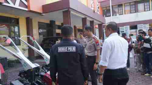 Dua Pelaku Pencurian Traktor di Gudang DKP3 Kota Probolinggo Ditangkap, Polisi Amankan Barang Bukti Lengkap Dua Pelaku Pencurian Traktor di Gudang DKP3 Kota Probolinggo Ditangkap, Polisi Amankan Barang Bukti Lengkap