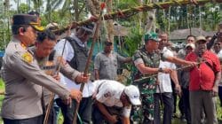 Dandim 1710/Mimika Ajak Warga Jaga Persaudaraan dalam Prosesi Perdamaian Perang Suku di Kwamki Narama Dandim 1710/Mimika Ajak Warga Jaga Persaudaraan dalam Prosesi Perdamaian Perang Suku di Kwamki Narama
