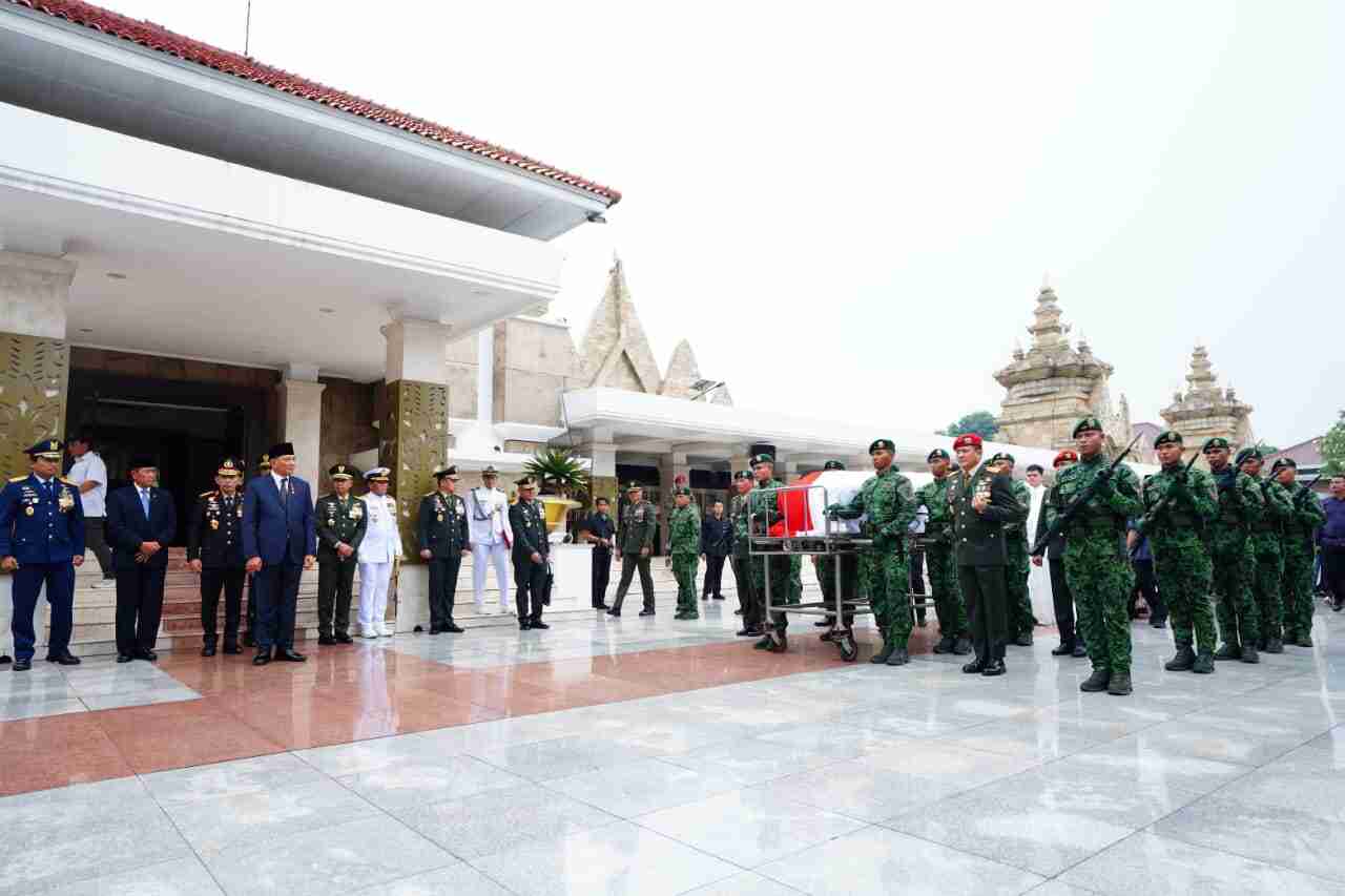 Panglima TNI Hadiri Upacara Pemakaman Jenderal TNI (Purn) Ryamizard Ryacudu
