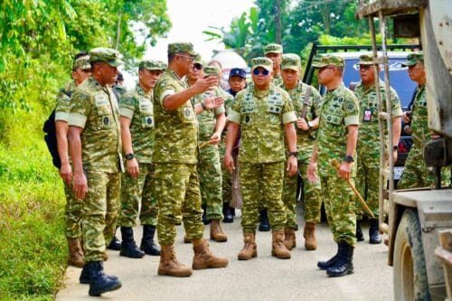 Wapang TNI Tinjau Yonif TP 842/Badak Sakti, Dukung Pertahanan dan Ekonomi Daerah Wapang TNI Tinjau Yonif TP 842/Badak Sakti, Dukung Pertahanan dan Ekonomi Daerah