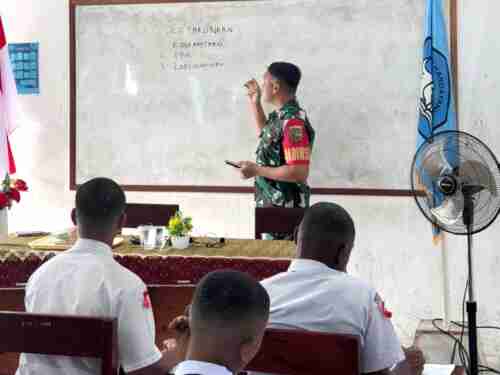 Babinsa Koramil Timika Beri Pembekalan kepada Siswa-Siswi Baru SMA Taruna Timika Babinsa Koramil Timika Beri Pembekalan kepada Siswa-Siswi Baru SMA Taruna Timika