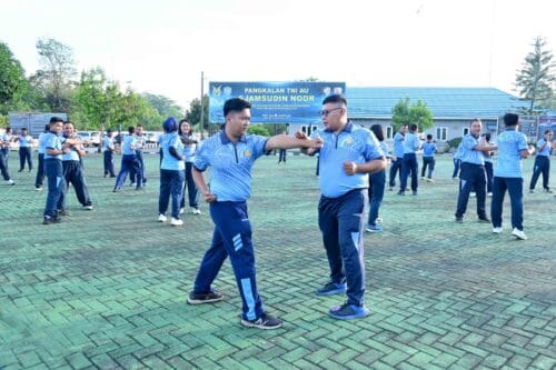 Perkuat Fisik, Mental, dan Kesiapsiagaan, Personel Lanud Sjamsudin Noor Asah Kemampuan Bela Diri Taktis Perkuat Fisik, Mental, dan Kesiapsiagaan, Personel Lanud Sjamsudin Noor Asah Kemampuan Bela Diri Taktis
