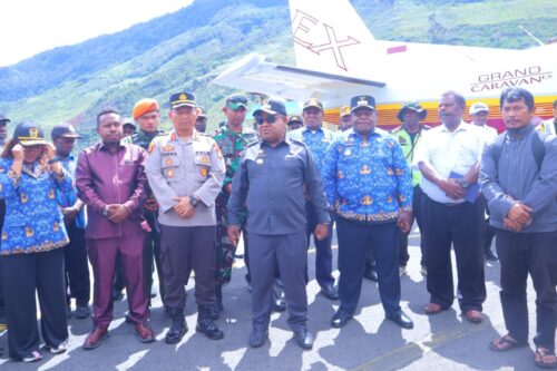 Kodim 1714/Puncak Jaya Bersinergi dengan Polri dan Pemda Musnahkan Miras Ilegal Demi Menjaga Kamtibmas