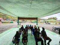 Lewat Nobar Piala Dunia 2026, Kodim 1714/Puncak Jaya Perkuat Silaturahmi dengan WargaLewat Nobar Piala Dunia 2026, Kodim 1714/Puncak Jaya Perkuat Silaturahmi dengan Warga