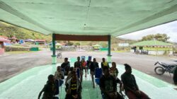 Lewat Nobar Piala Dunia 2026, Kodim 1714/Puncak Jaya Perkuat Silaturahmi dengan WargaLewat Nobar Piala Dunia 2026, Kodim 1714/Puncak Jaya Perkuat Silaturahmi dengan Warga